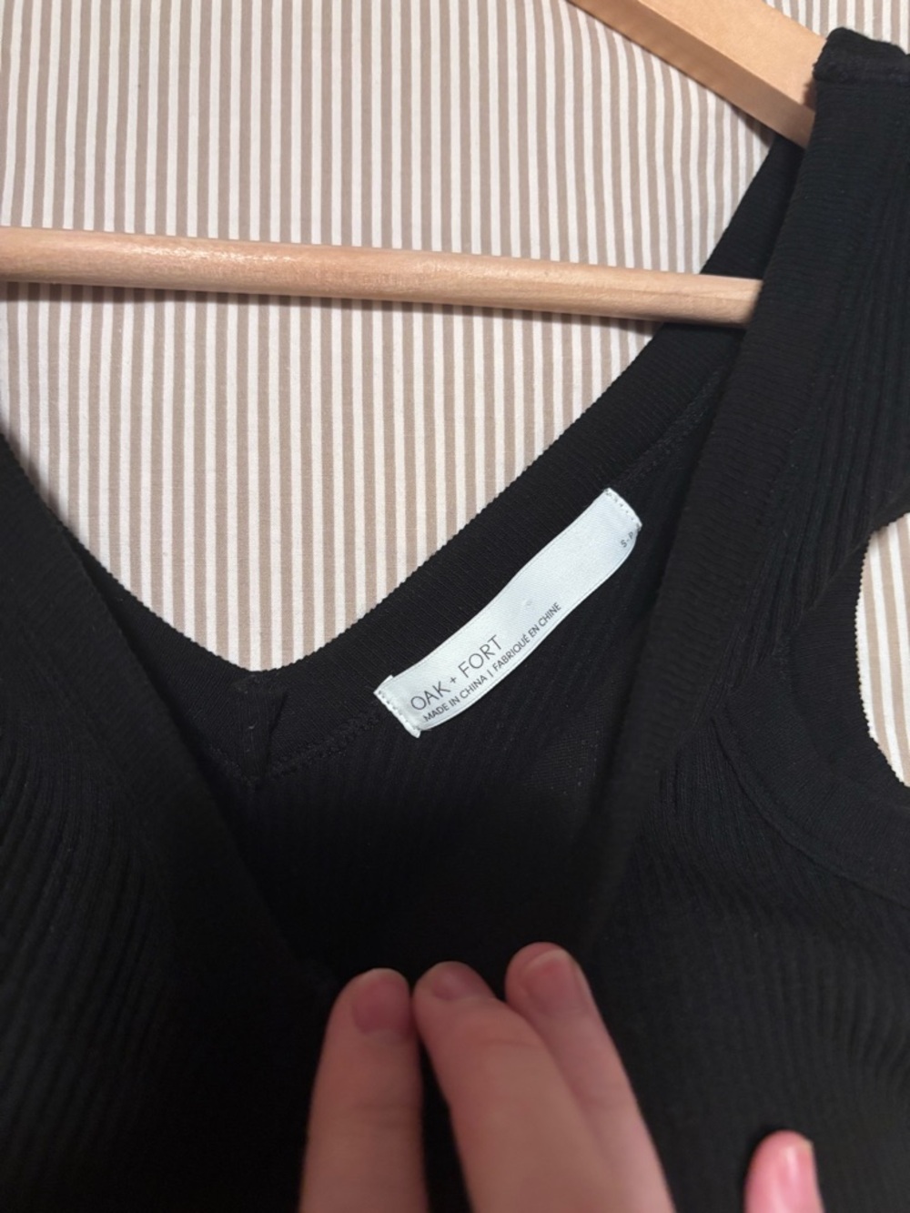 OAK Black Ribbed V-Neck Cropped Tank - Picture 3 of 3